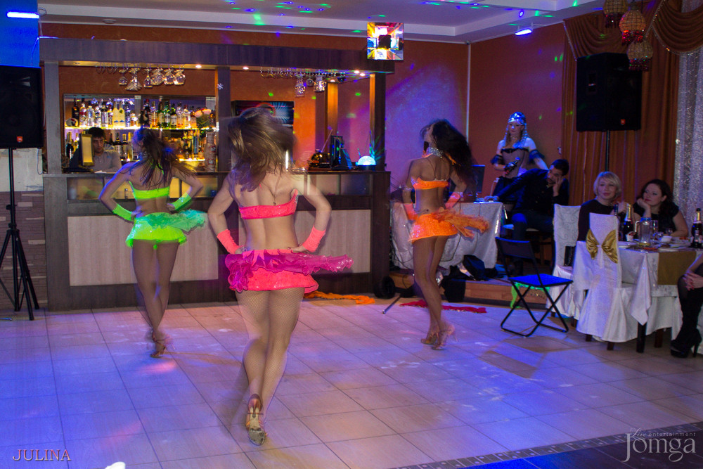 Фотография с Мулен Руж в Дубай