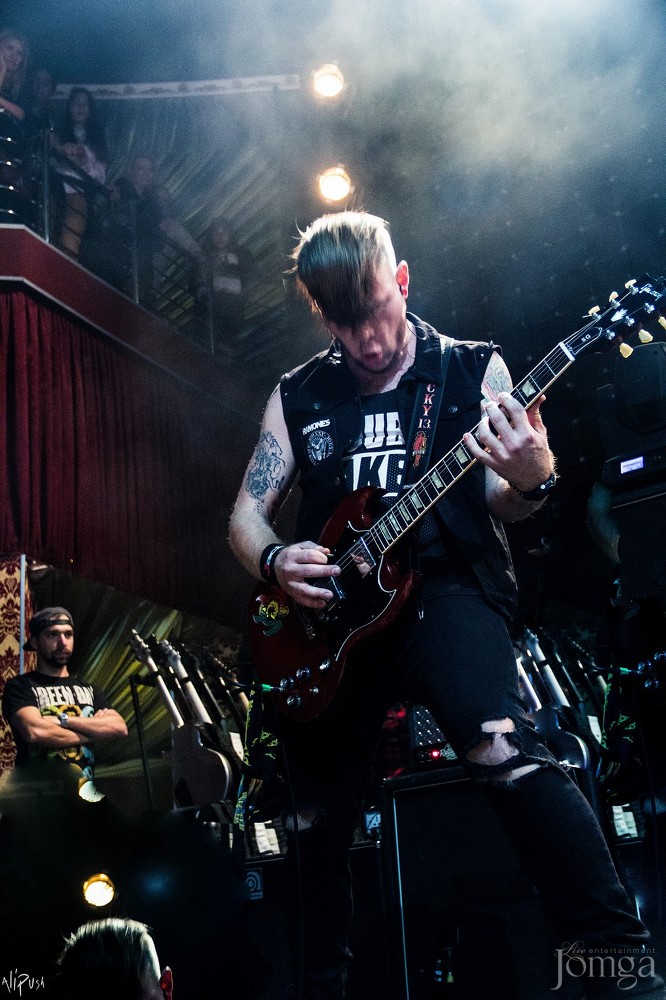 Фотография с Легендарные THREE DAYS GRACE в столице Татарстана в Эрмитаж