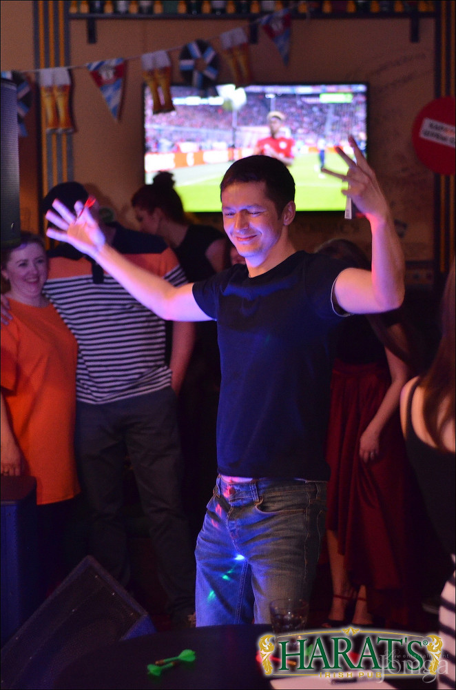 Фотография с ДЕНЬ РАДИО в Харатс паб