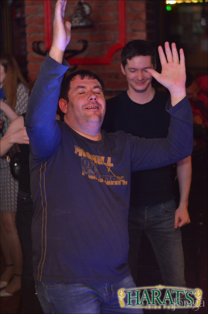 Фотография с ДЕНЬ РАДИО в Харатс паб