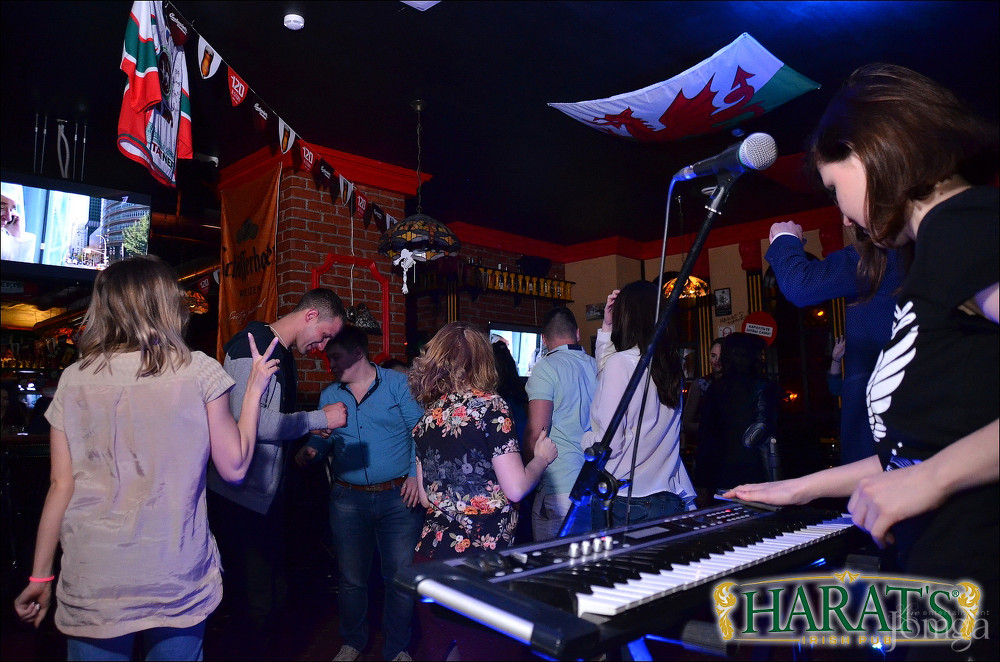 Фотография с группа "НАПРИМЕР" в Харатс паб