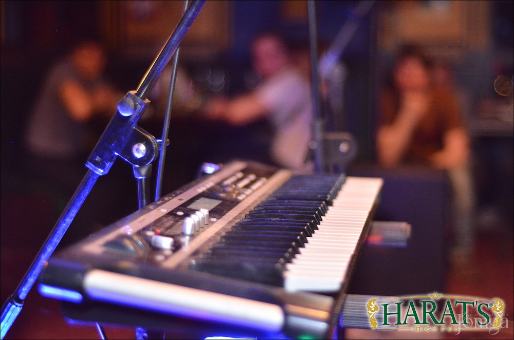 Фотография с группа "НАПРИМЕР" в Харатс паб