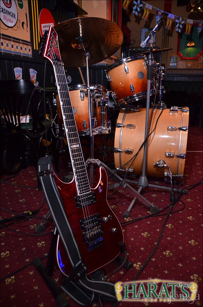 Фотография с группа "НАПРИМЕР" в Харатс паб