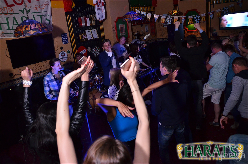 Фотография с группа "НАПРИМЕР" в Харатс паб