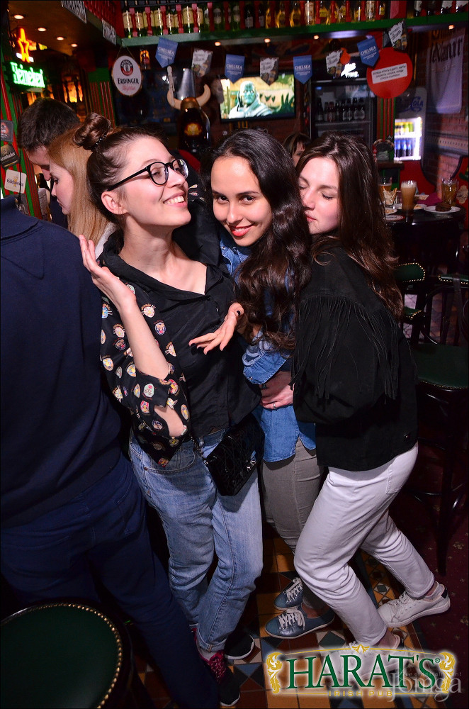 Фотография с группа "НАПРИМЕР" в Харатс паб