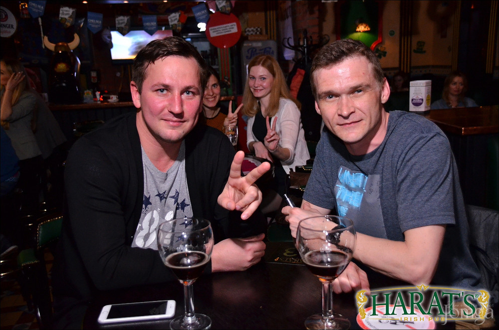 Фотография с группа "НАПРИМЕР" в Харатс паб