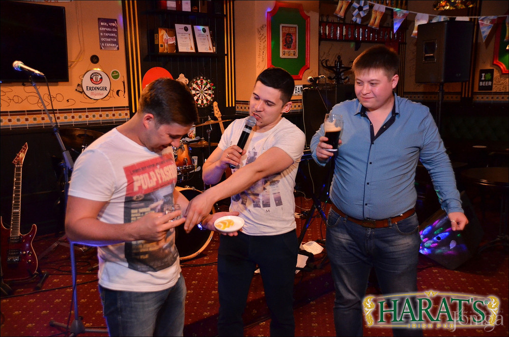 Фотография с группа "НАПРИМЕР" в Харатс паб