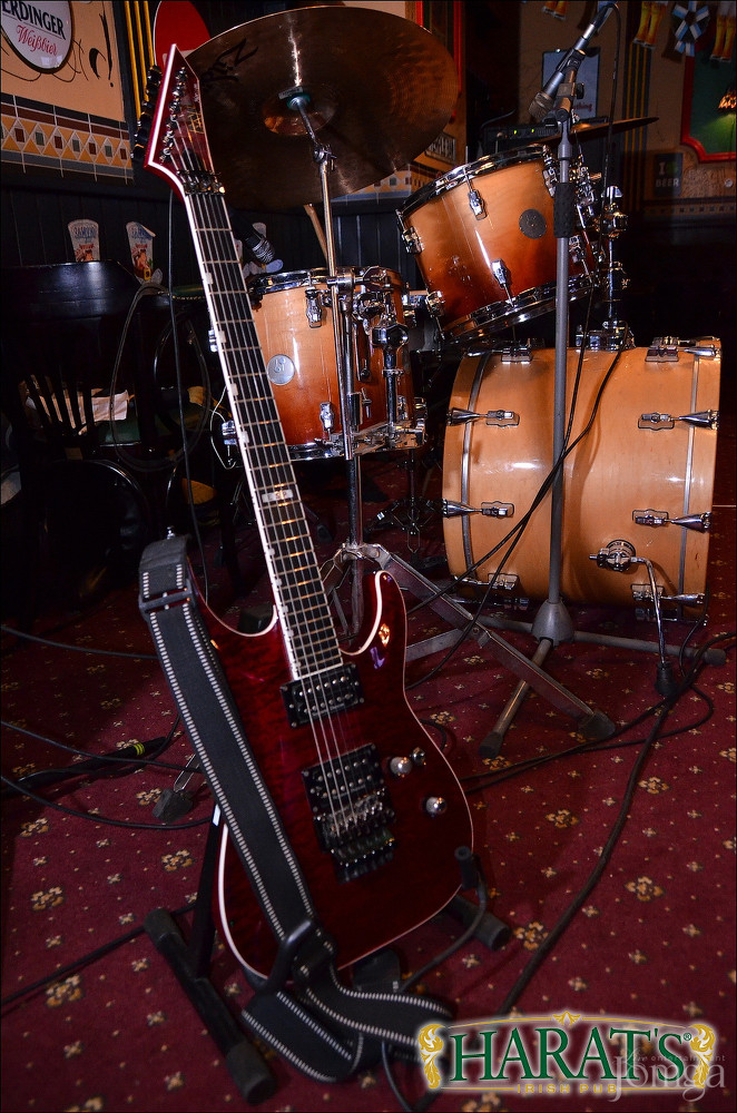 Фотография с группа "НАПРИМЕР" в Харатс паб