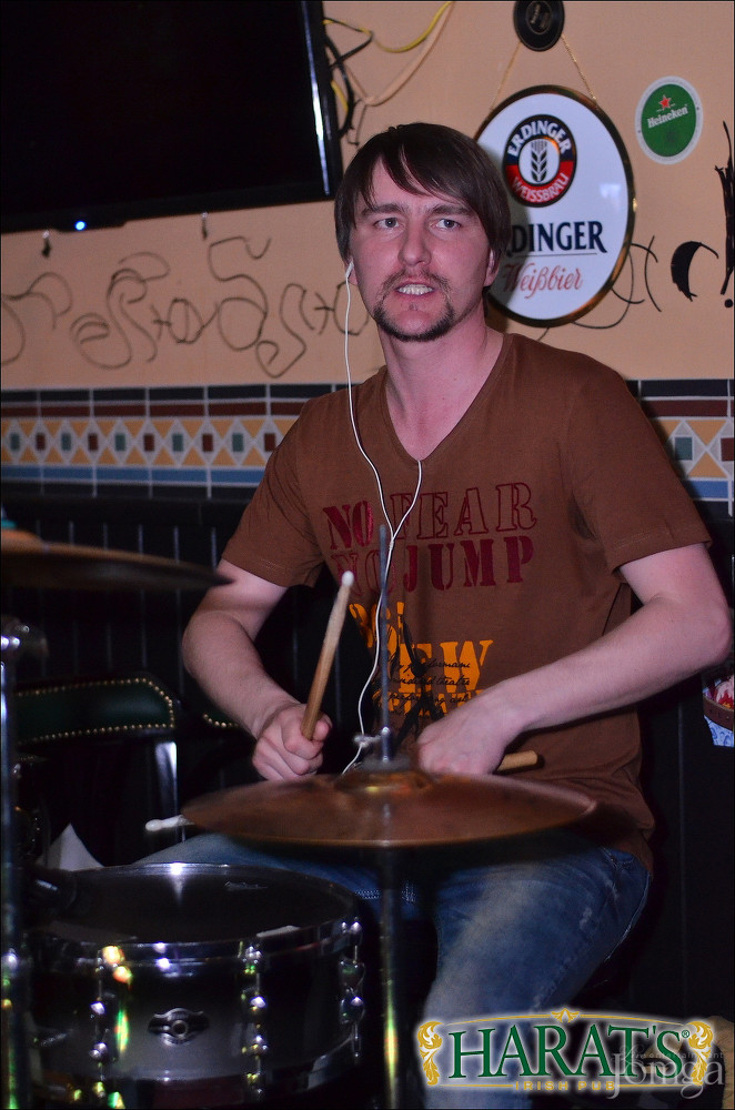 Фотография с группа "НАПРИМЕР" в Харатс паб