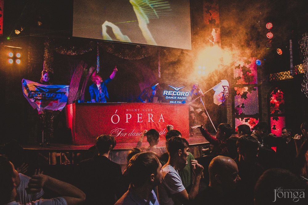 Фотография с DJ DOLLS в Опера