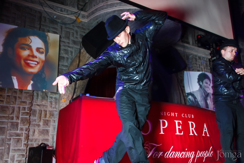 Фотография с Майкл Джексон пати в Опера