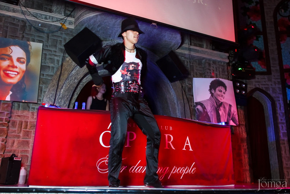 Фотография с Майкл Джексон пати в Опера