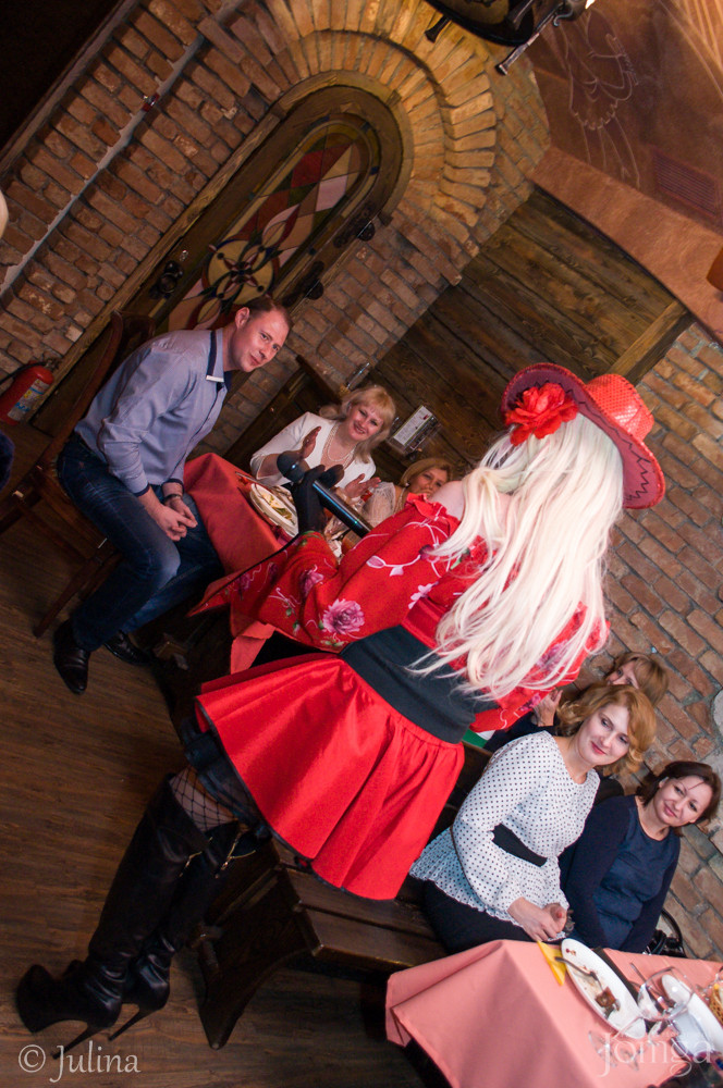 Фотография с Шоу двойников в Помегранат