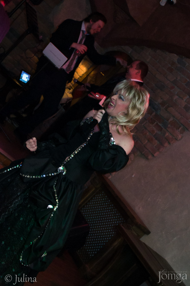 Фотография с Шоу двойников в Помегранат